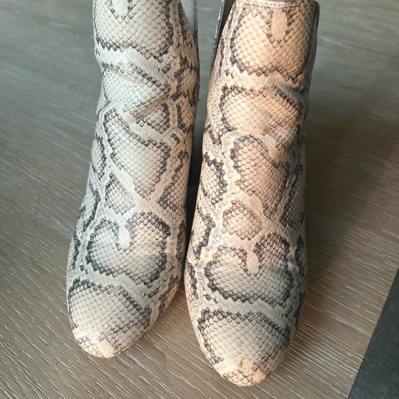 Steve Madden Booties. Snakeskin. Size 6 - Picture 3 of 6